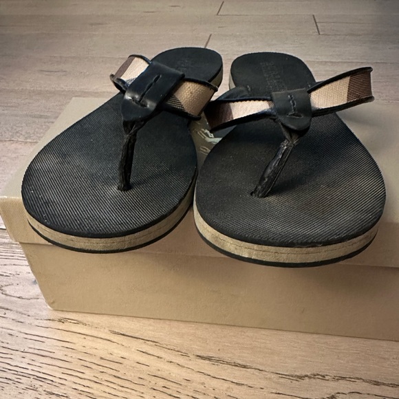 BURBERRY BLACK NOVA CHECK SANDALS FLIP FLOPS SIZE 37 / 7 - Picture 4 of 13